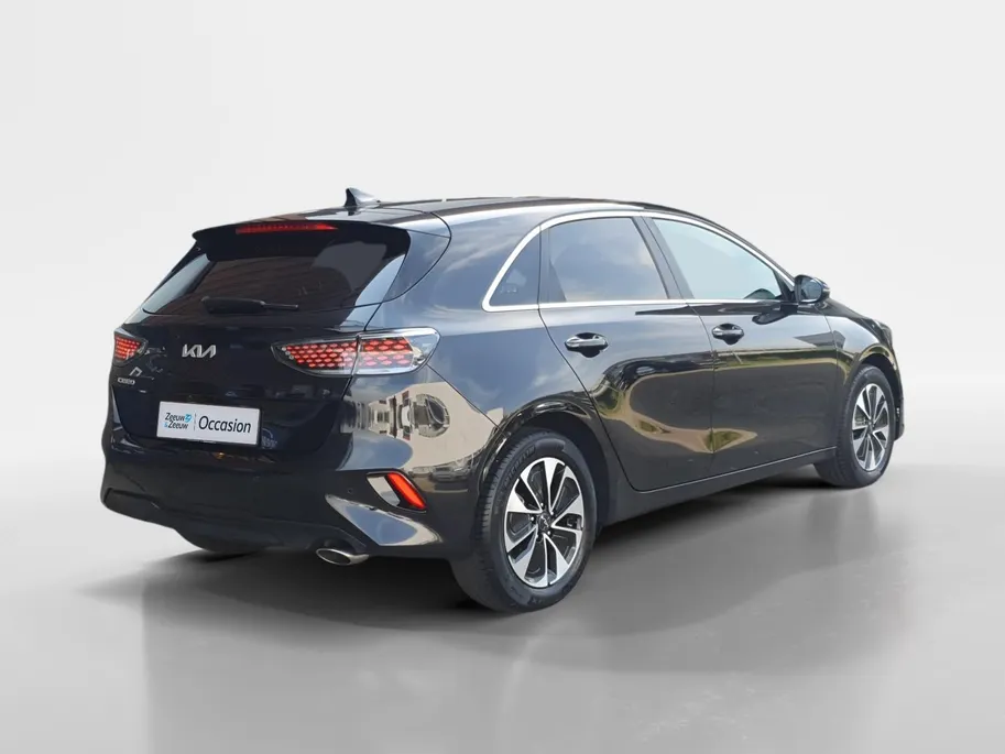 Kia Ceed 1.0T Design Edition | Stoel en stuurverwarming | Dodehoek detectie | Navigatie | Camera | Apple carplay / Android Auto | JBL sound system |