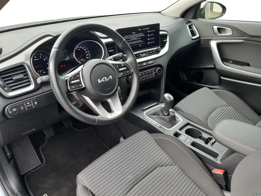 Kia Ceed Sportswagon 1.5 T-GDi DynamicLine | Navigatie | Camera | Apple Carplay / Android Auto | Parkeersensoren achter | Climate control |