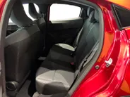 Renault Clio 1.8 Hybrid 160 evolution Direct uit voorraad leverbaar! | 5 jaar garantie | Staat in de showroom bij Renault Den Haag! |