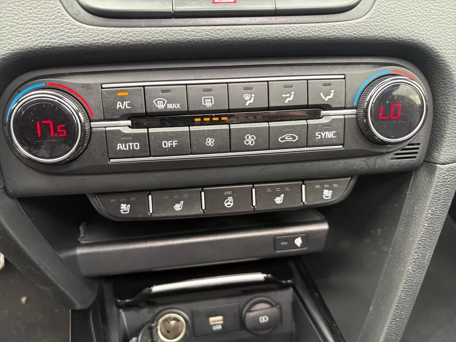 Kia XCeed 1.5 T-GDI MHEV ExecutiveLine | Airco | Navi | Camera | Stoelverwarming | Panoramadak | Stoelventilatie | Elektrische stoelen |