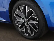 Škoda Superb Combi 1.4 TSI iV 218pk DSG Laurin & Klement · Panoramadak · 360 Camera · Inklap. Trekhaak · Elek. Stoelen + Geheugen · Matrix LED ·