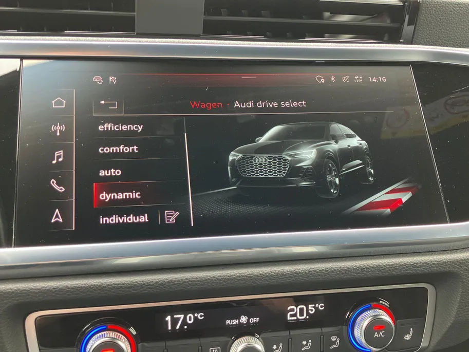 Audi Q3 Sportback 45 TFSI quattro 230pk S Edition · Panoramadak · Trekhaak · Apple/Android Car Play · Camera · Stoelverwarming · Adaptive Cruise Control ·
