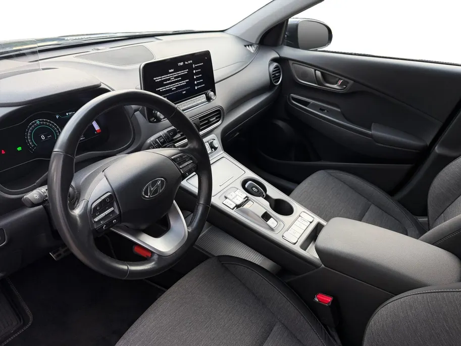 Hyundai Kona EV Fashion 64 kWh | Zeer nette auto | 97,6 % SOH | Navigatie | Head-up display | Achteruitrijcamera | Hoge zit |