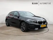 BMW 1 Serie Limousine 118i Sport Line Apple/Android draadloos | Automaat | Climate Con