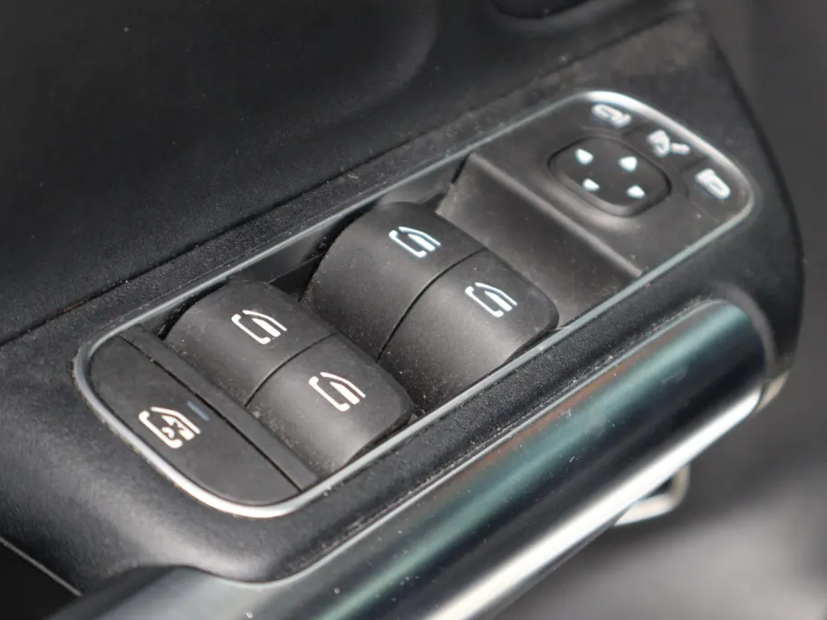 Mercedes-Benz EQA 250 Business Solution Luxury 67 kWh l Stoelverwarming l Achteruitrij camera l Ambiente lichtpakket l Memory