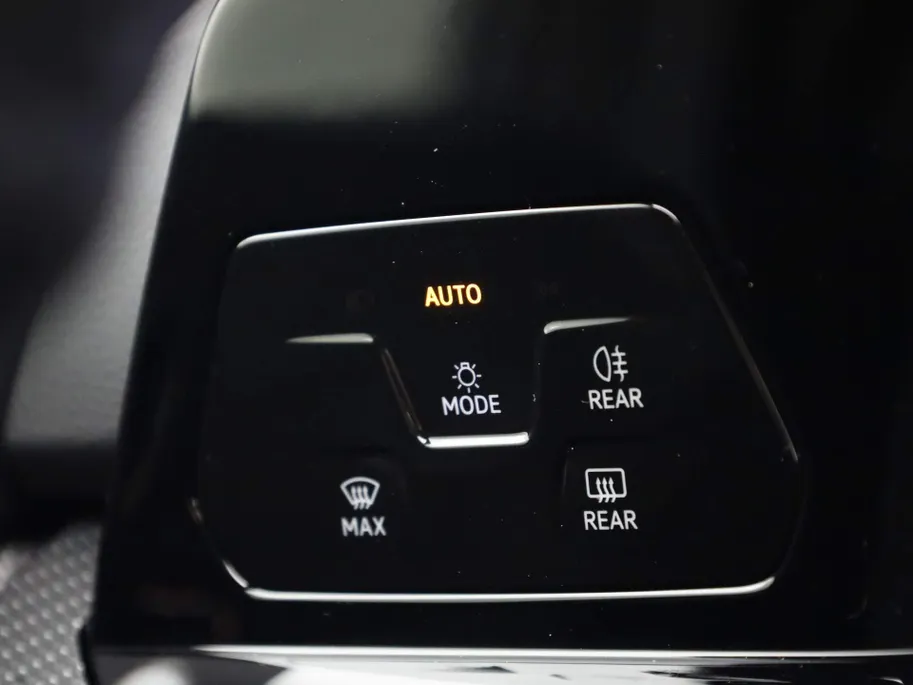 Volkswagen Golf 1.5eTSI/130PK DSG R-Line · Panoramadak · Apple/Android Car Play · Stoel & Stuurverwarming · Navigatie