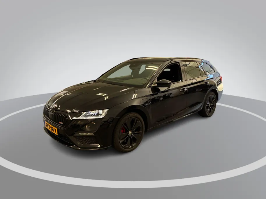 Škoda Octavia Combi 1.4 TSI 245pk DSG RS iV PHEV Business · Camera · Apple/Android Car Play · Sfeerverlichting · Steoverwarming · Navigatie · 18'' Inch ·