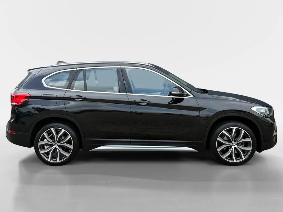 BMW X1 sDrive18i Business Edition Plus | Trekhaak | Leder | Navi | Stoelverwarming | Head-Up Display | Ambient Lighting | NL AUTO | Cruise Control | Climate Control | 12 maanden Bovag garantie |