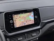 Volkswagen T-Cross 1.5TSI/150PK R-Line ·Trekhaak · Apple/Android Car Play ·  Navigatie · Camera + Parkeersensoren · Garantie t/m 22-10-2027