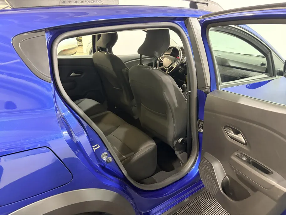 Dacia Sandero Stepway 100PK TCe 100 ECO-G Expression | 1e eigenaar | Trekhaak | Camera | Parkeersensoren | Apple CarPlay/Android Auto | Cruise Control | Licht & Regen Sensor |