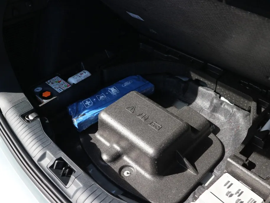 Ford Kuga 2.5 PHEV ST-Line X | ADAP CRUISE | WINTERPACK | BLIS |