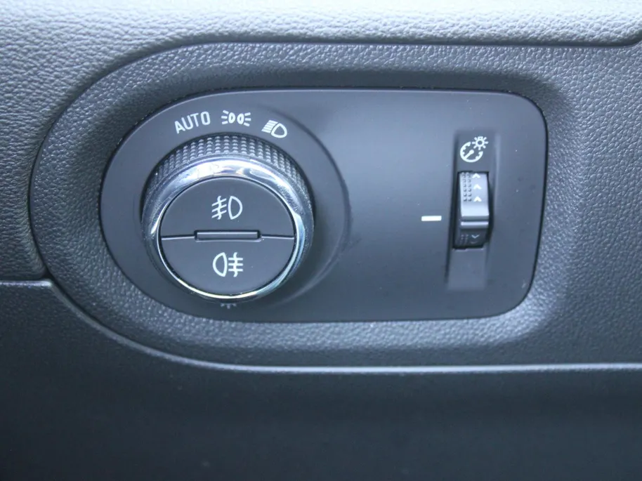 Opel Grandland 1.2 Turbo GS Line | Stuur-/ stoel-/ voorruitverwarming | Matrix LED | Elek. achterklep | 18' LM | Dodehoek detectie | Clima | Navi | Camera voor + achter |