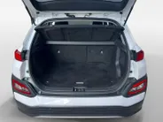 Hyundai Kona EV Fashion 64 kWh 204PK | Warmtepomp | Navigatie | Apple Carplay & Android Auto | Adaptive cruise control | Open dak | Head-up display | Achteruitrijcamera |