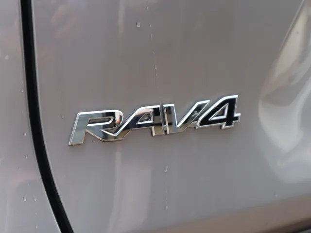 Toyota RAV4 2.5 Hybrid AWD Style | Trekhaak | PDC v/a | Stuur/stoel verwarm.
