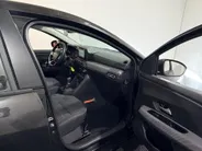 Dacia Sandero 90PK TCe Expression Automaat | Cruise Control | Parkeersensoren | Apple Carplay/Android Auto | Bluetooth | Armsteun | LED Koplampen | Licht & Regen Sensor |