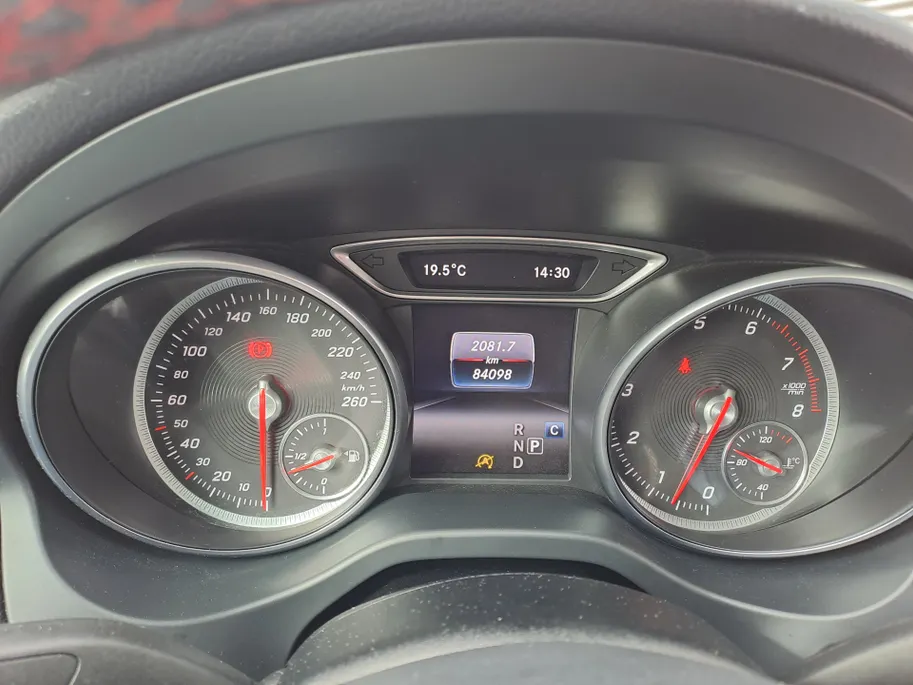 Mercedes-Benz GLA 180 Business Solution AMG AUTOMAAT | Trekhaak | Cruise | Panorama Schuif/kantel Dak | Navigatie | Camera | AMG-styling