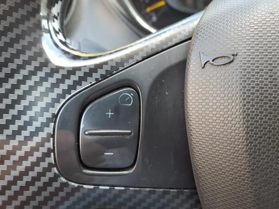 Renault Captur 0.9 TCe Xmod airco (automatisch) , navi , trekhaak , stoelverwarming , cruise , tel , usb , lm velgen .