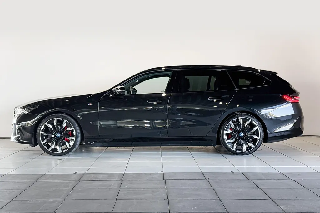 BMW i5 Touring M60 xDrive 84 kWh