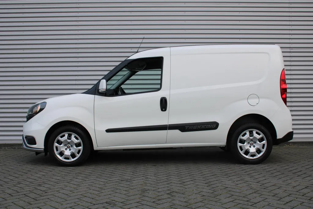 Fiat Doblò Cargo 1.6 MJ L1H1 S Trekking | Nieuw | Airco | Camera | Cruise | Navi | Apple Carplay/Android Auto | 3 zits |