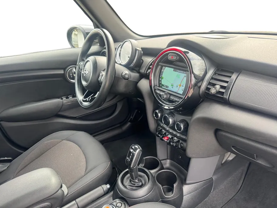MINI Cooper 1.5 Cooper Business Edition Automaat | Navi | Clima | Cruise Control | LM Velgen | LED-Koplampen