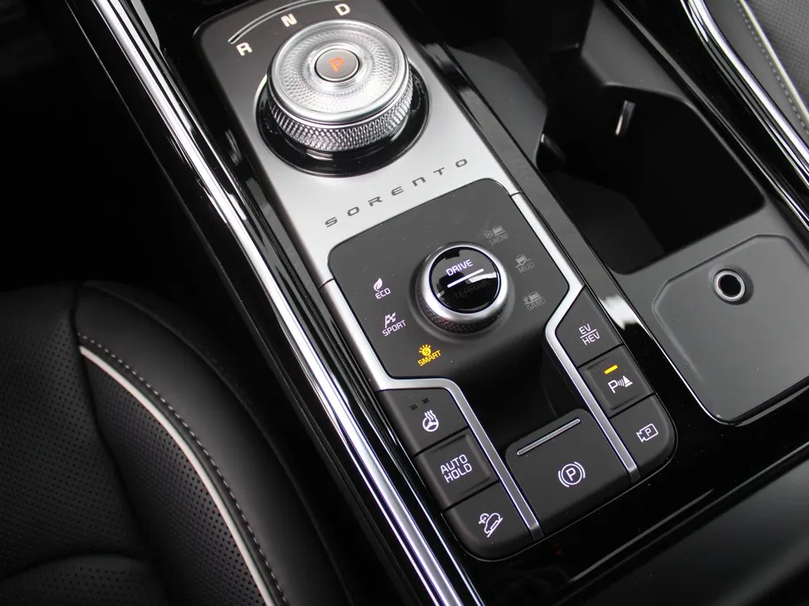 Kia Sorento 1.6 T-GDi Plug-in Hybrid 4WD ExecutiveLine 7p | Stuur-/stoelverwarming + ventilatie | Schuifdak | Leer | 360 Camera | Elek. stoelverst. | HUD | LED | 19' LM |