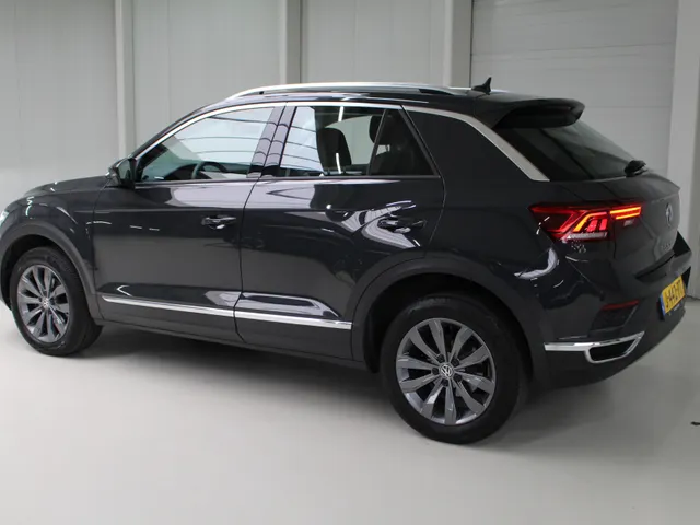 Volkswagen T-Roc 1.5 TSI DSG Sport | Navigatie | Airco | PDC + Camera | Stoelverw.