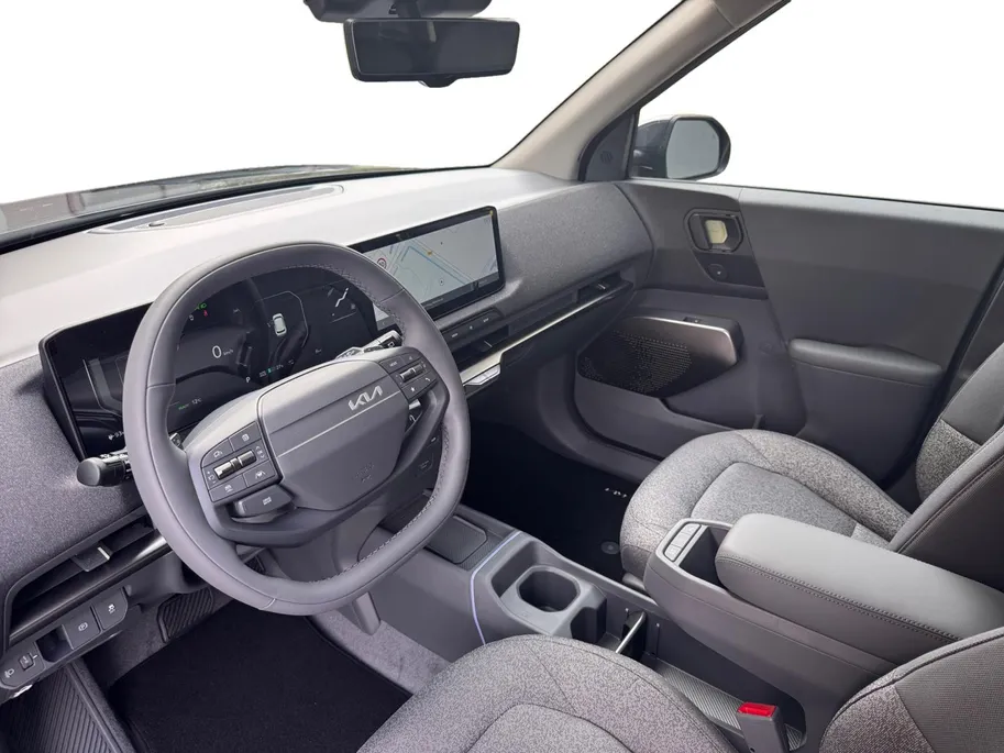 Kia EV2 Plus 42.2 kWh 3.000,- Inruilkorting | Privacy Glass | 18' lichtmetalen velgen | Warmtewerend glas rondom | Draadloze oplader voor smartphone
