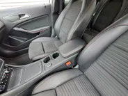 Mercedes-Benz GLA 180 Business Solution AMG AUTOMAAT | Trekhaak | Cruise | Panorama Schuif/kantel Dak | Navigatie | Camera | AMG-styling