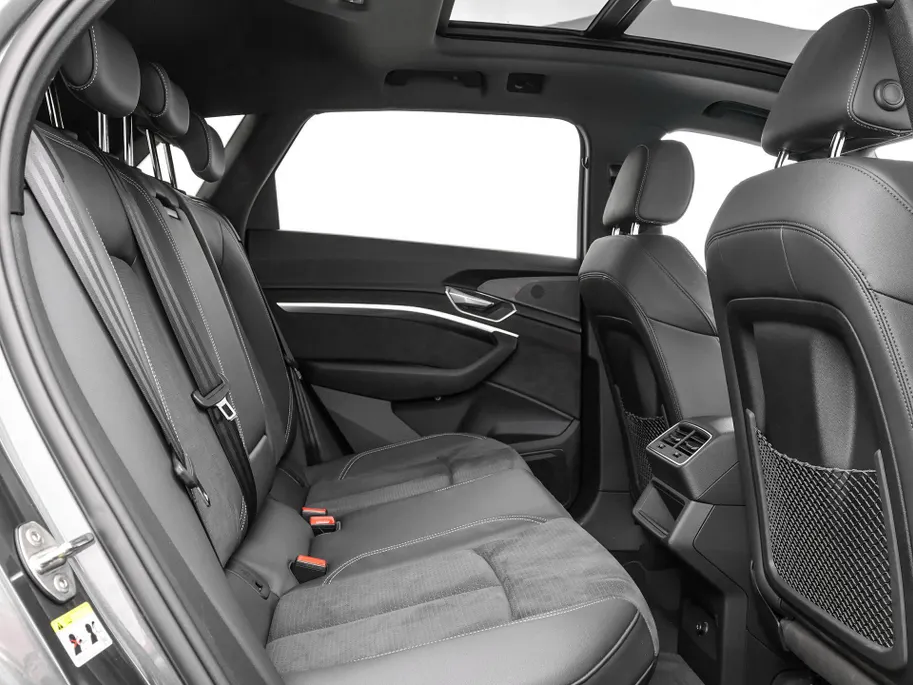 Audi e-tron 55 408pk Quattro S edition 95 kWh · SOH 97% · Panoramadak · Camera · Luchtvering · Elek. Achterklep · 20'' Inch ·
