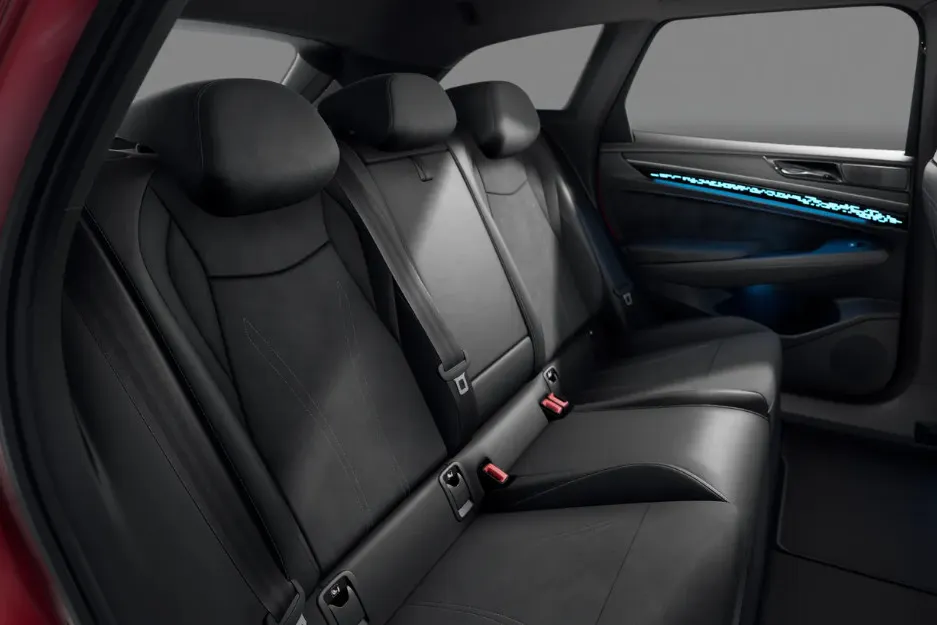 Volkswagen ID.7 Limited Edition Plus 59 kWh accu, 204 PK · Achteruitrijcamera · Draadloze telefoonlader ·