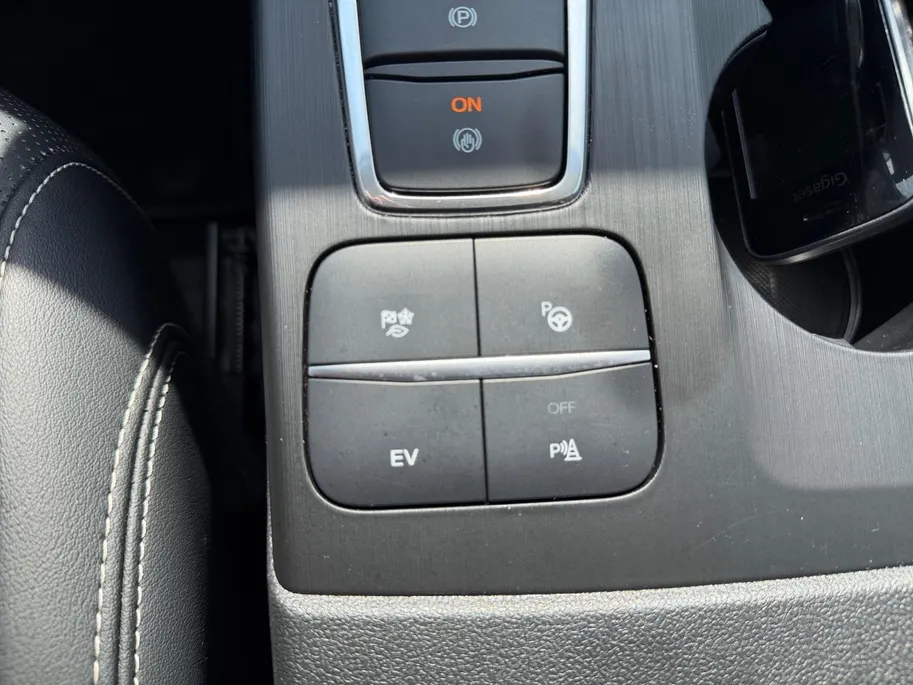 Ford Kuga 2.5 PHEV Vignale | Dealer onderhouden | Automaat | Adapt. Cruise control | BLIS | Elektr. achterklep | Winter pack | lederen bekleding | Parkeersensoren voor en achter | Camera voor en achter | Navigatie | Apple carplay & Android auto | B&O audio | Privac