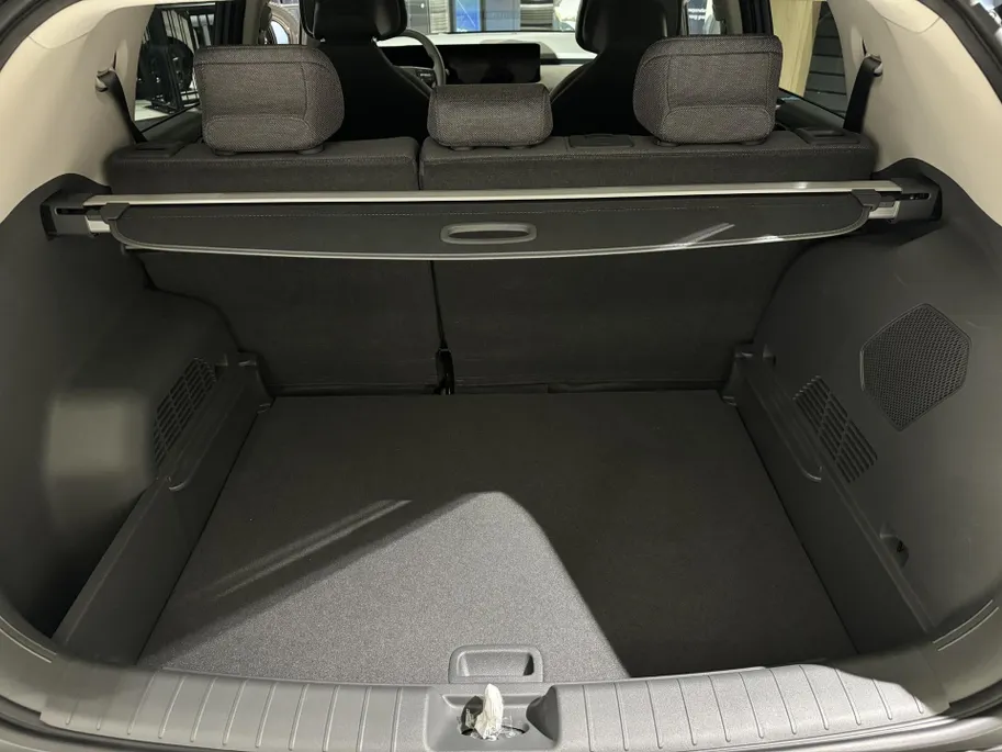 Kia EV3 Plus Advanced 58.3 kWh | NU IN DE SHOWROOM, MAAK NU EEN PROEFRIT!  Private Lease vanaf €429,- p.m. | Gratis Metallic Lak t.w.v. €750,- | Kia Financial lease met 2,99% Rente | 408Km WLTP | Navigatie | Adaptieve cruisecontrol | Stoel en stuur verwarming | K