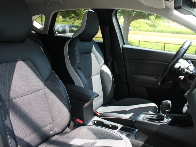 Renault Captur 1.3 TCe 130 AUT Intens | Climat Control | Trekhaak | Camera | Cruise