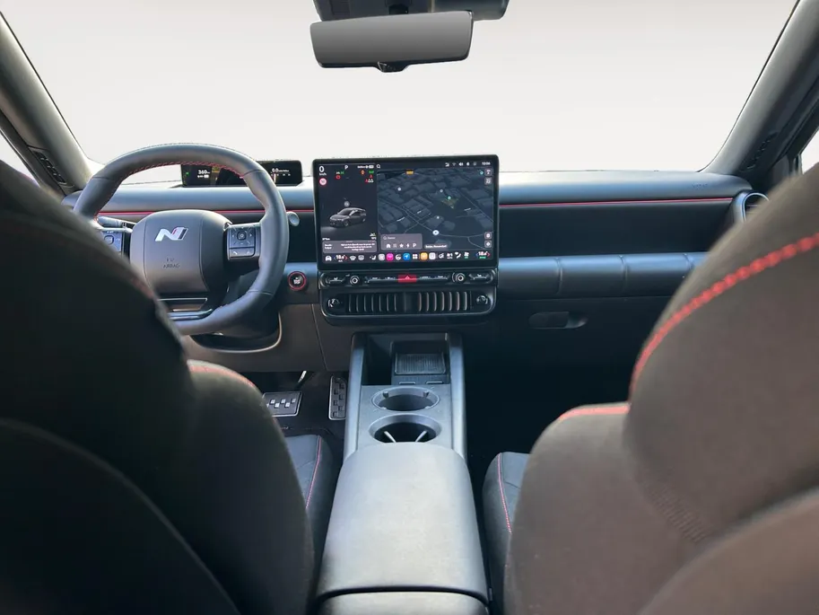 Hyundai IONIQ 3 N Line 61 kWh NU NIEUW TE BESTELLEN BIJ ZEEUW&ZEEUW ROOSENDAAL, BELDER 37 !!!! LET OP: Prijs is vanafprijs vanaf de Select uitvoering 42kWh niet getoond model!