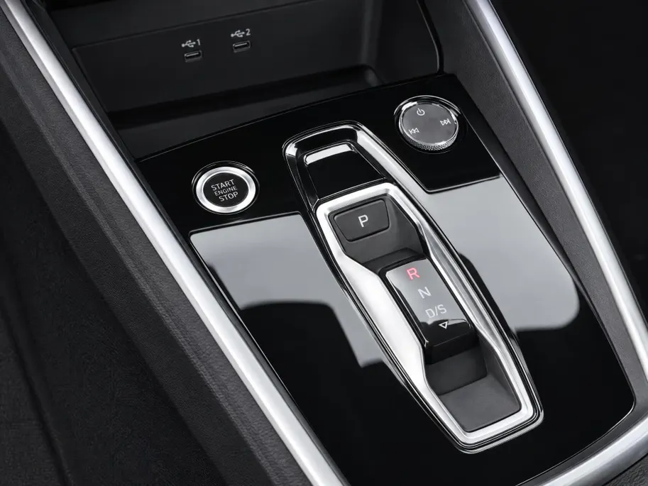 Audi A3 Sportback 40 TFSI e S edition 204 PK · Assistentiepakket rijden en parkeren plus · Optiekpakket zwart plus · Lichtpakket plus ambient light · MEGA Sale