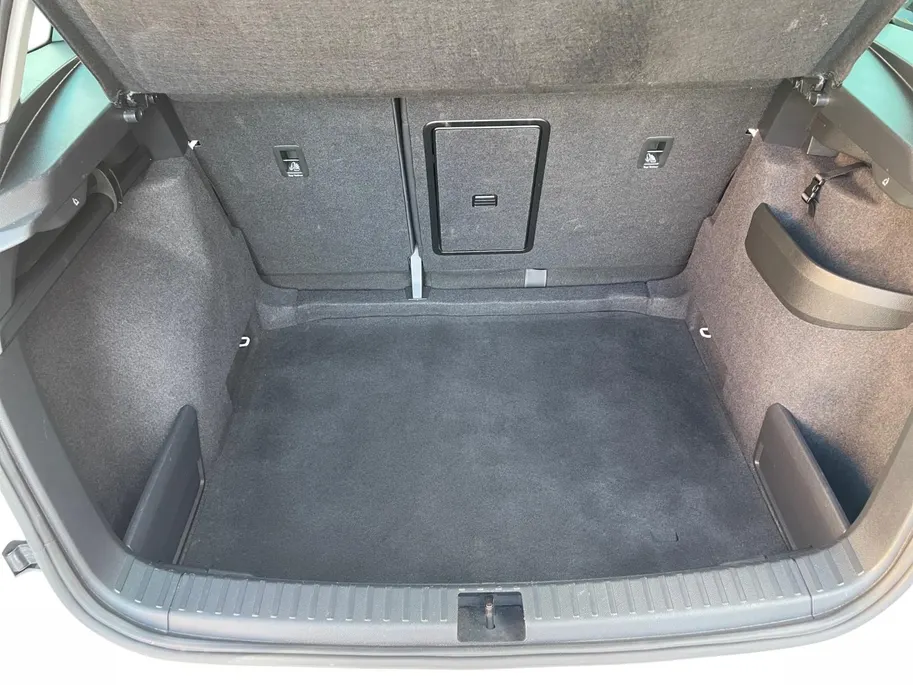 Škoda Karoq 1.5 TSI ACT Business Edition | Lichtmetalen velgen| Parkeer sensoren| Automaat| Camera| Cruise Control| Zeer ruime auto in super nette staat