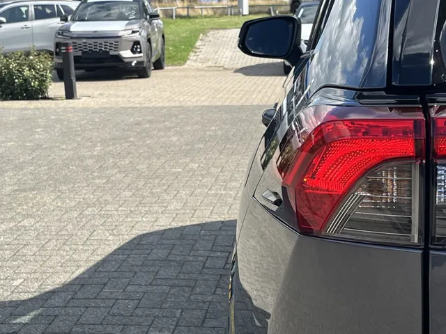 Toyota RAV4 2.5 Plug-in Style Bi-Tone | 360 Camera | Trekhaak 1500KG trekgewicht