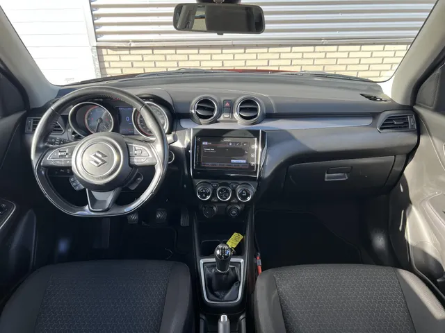 Suzuki Swift 1.2 Style Smart Hybrid | Apple Carplay & Android Auto | 16' Lichtmetalen Velgen | Climate Control | Navi