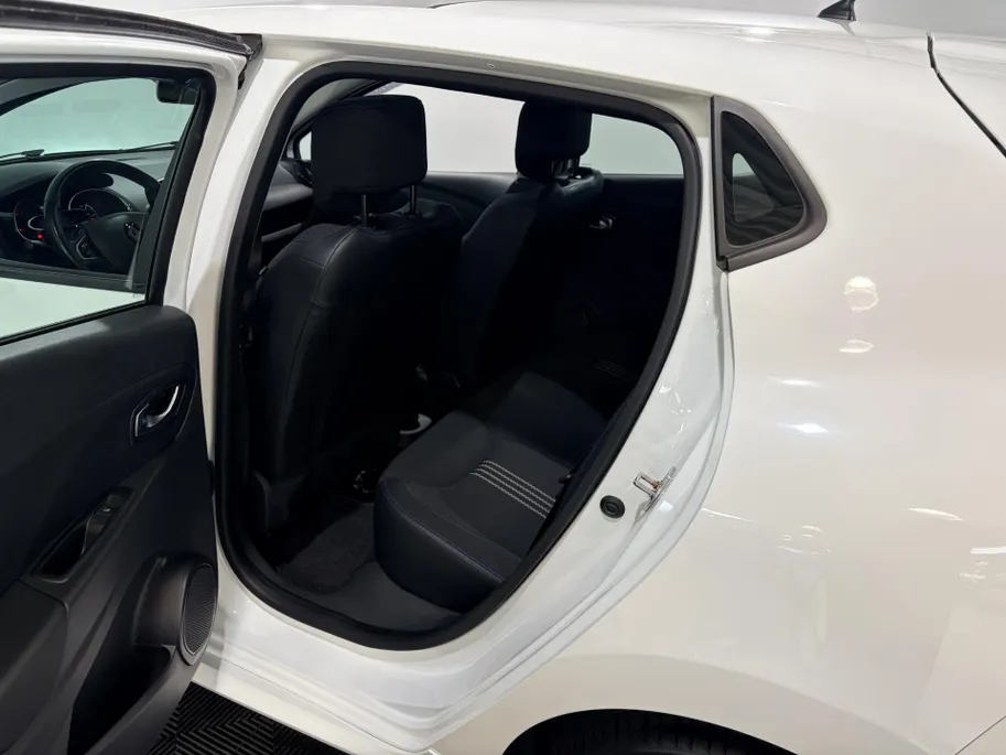 Renault Clio 90PK TCe GT-line | Lichtmetalen Velgen | Panoramadak | Parkeersensoren | Climate Control | Sportstoelen | Cruise Control | Full LED | Navi | Bluetooth | Armsteun | Keyless Entry |