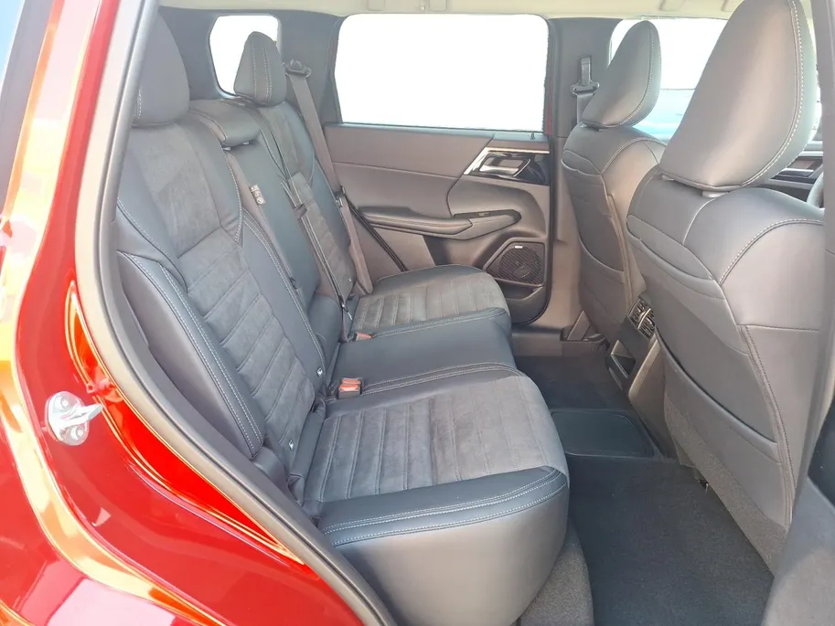 Mitsubishi Outlander 2.4 PHEV Limited Edition Zeer Complete uitvoering| 8 jaar garantie| Snel leverbaar | Totaalprijs op is op.