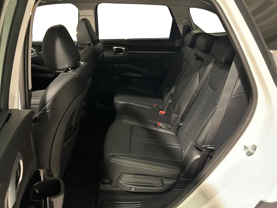 Kia Sorento 1.6 T-GDi Plug-in Hybrid 4WD DynamicPlusLine 7p | Glazen schuif-/kanteldak | BOSE premium geluidsinstallatie | Stoel- en stuurverwarming | NU €3000 inruilpremie!