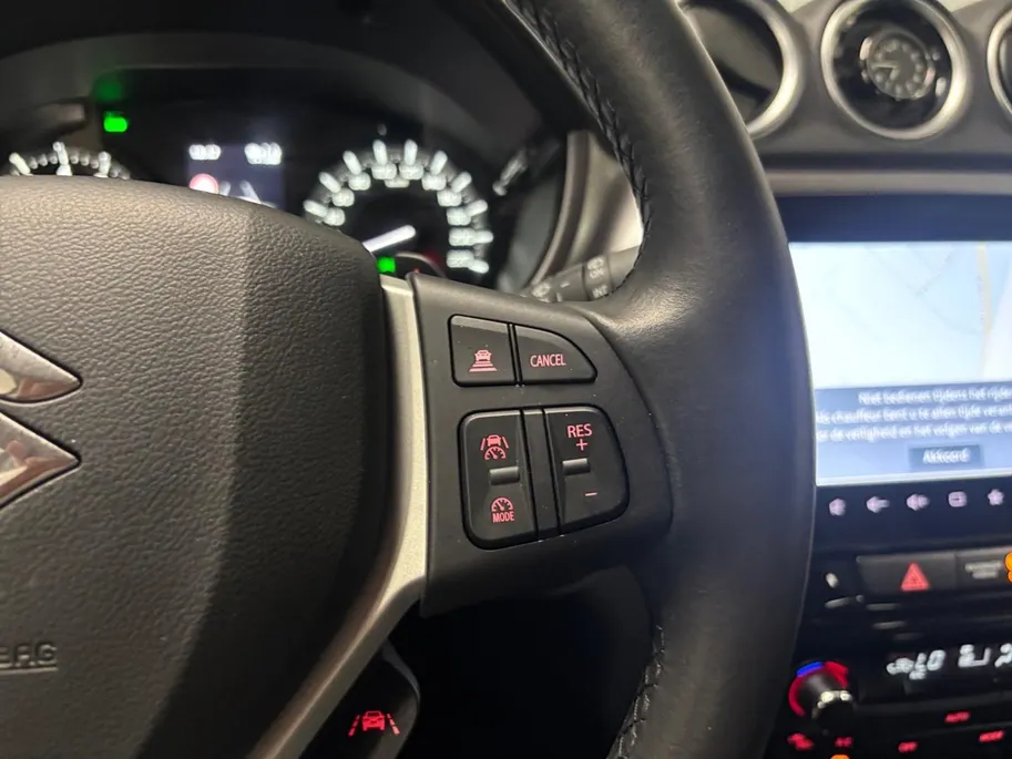 Suzuki Vitara 1.5 Hybrid Select AUTOMAAT NAVI AIRCO ADAPTIEVE CRUISE CONTROLE STOELVERWARMING  LM VELGEN APPLE CARPLAY ANDROID AUTO ZEER MOOIE AUTO