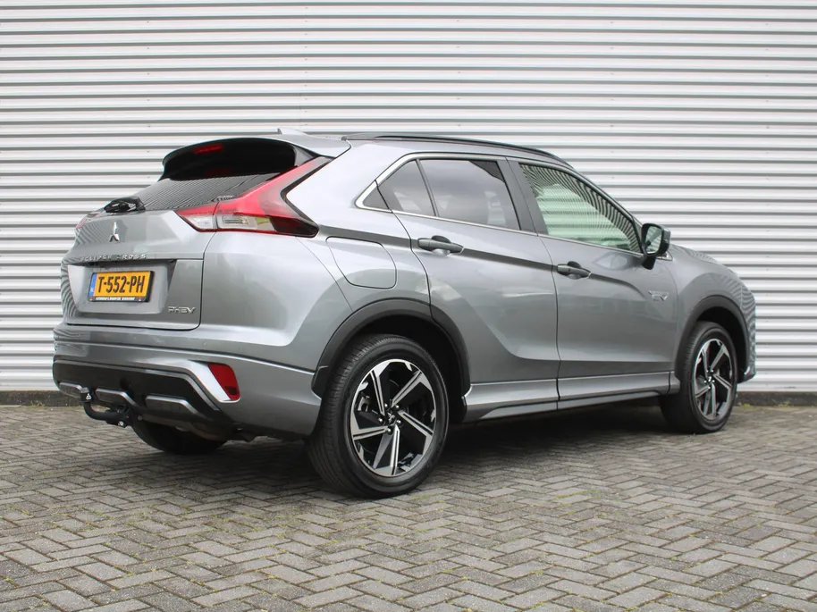 Mitsubishi Eclipse Cross 2.4 PHEV Executive | Trekhaak | 18' LM | 360 Camera | Navi | Cruise adapt. | Elek. stoelverstelling | Leer/Alcantara | Stuur-/stoelverwarming | LED |
