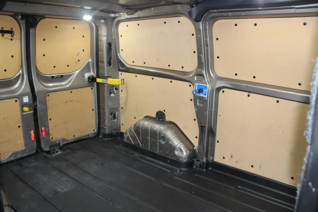 Ford Transit Custom 300 2.0 TDCI L1H1 Limited 130 PK | Drivers Assistance Pack | stoel & stuur verwarming | imperiaal | Safety pack | trekhaak | Apple Carplay/Android Auto |