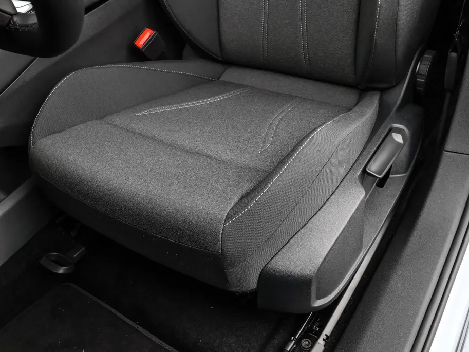 Volkswagen ID.7 Limited Edition 59 kWh accu, 204 PK · Achteruitrijcamera · Draadloze telefoonlader · Sfeerverlichting · Rondomzichtcamera · Voorraad OUTLET · Prijs is inclusief inruilpremie ·