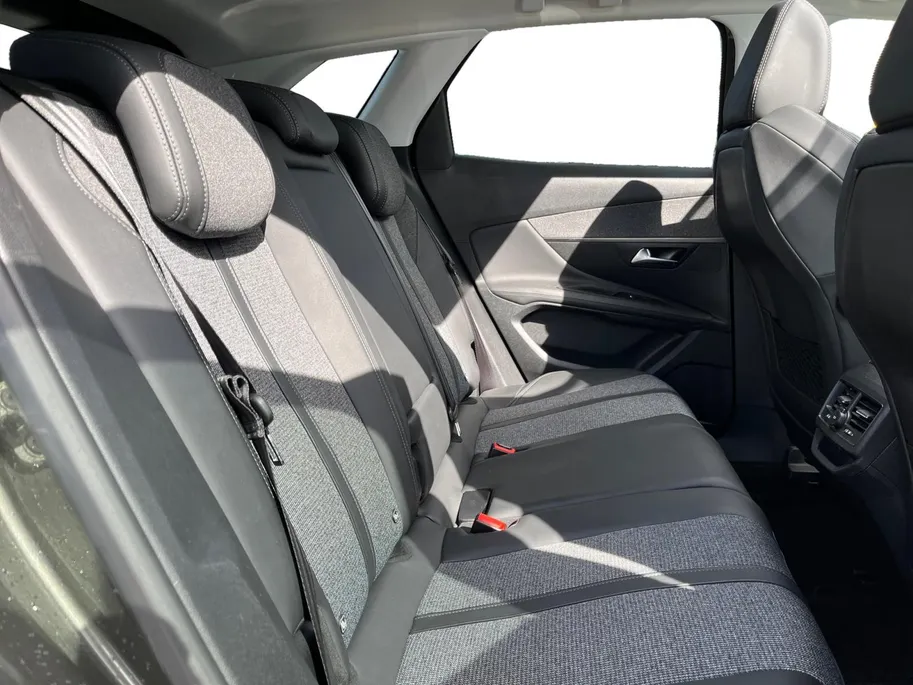 Peugeot 3008 1.2 PureTech Allure | Schuif/Kantel Dak | Automaat | Apple/Android Carplay | Half Leder | Climate Control | Navigatie |