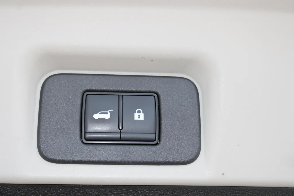 Nissan ARIYA Evolve 66 kWh | 22KW Lader| Afneembare trekhaak| Apple carplpay& Android auto| 360grd Camera| Stoelverwarming en verkoeling| Elektrisch verstelbare stoelen| Luxe bekleding| Dealer onderhouden|