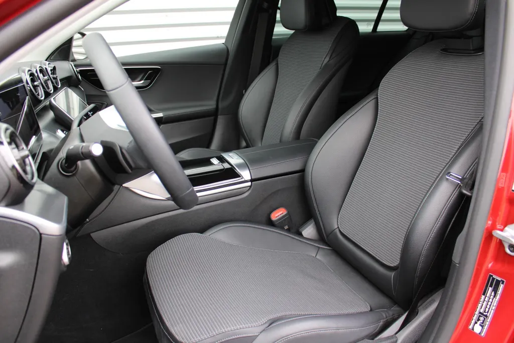 Mercedes-Benz C-Klasse Estate 180 Business Line | Stoelverwarming | Camera | Elek. stoelverstelling + achterklep | Draaloze telefoonlader | 17” LM | LED | Clima | Navi |