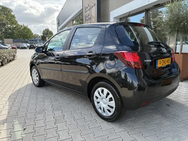Toyota Yaris 1.3 VVT-i Aspiration | Camera | Uniek 21000km!!