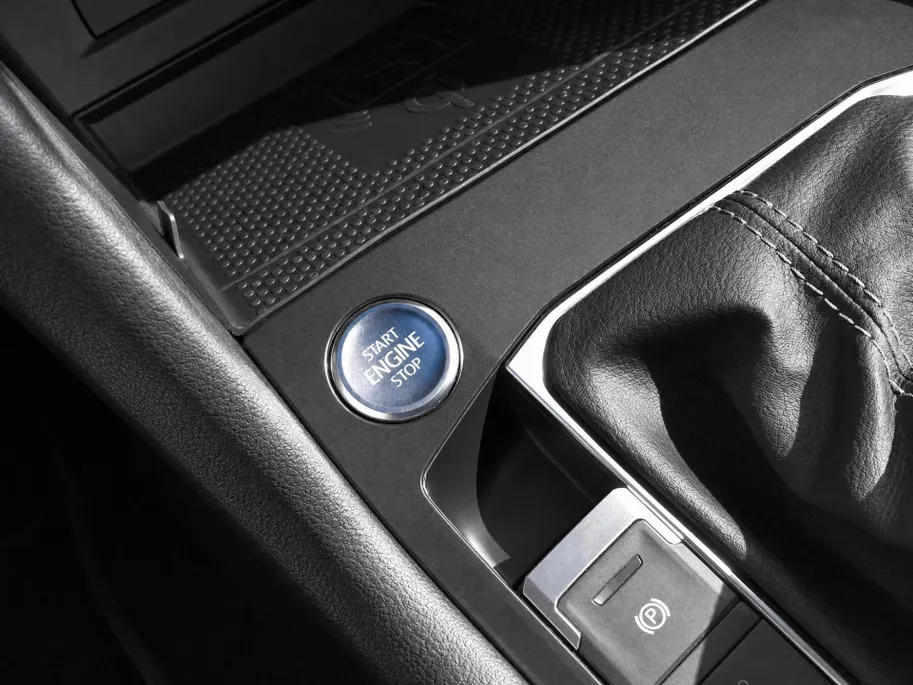 Volkswagen Tiguan 1.4 TSI eHybrid R-Line Business+ · Trekhaak · Camera · Stoelverwarming · Navigatie · Apple/Android Car Play · Garantie t/m 24-02-2027 of 100000km.